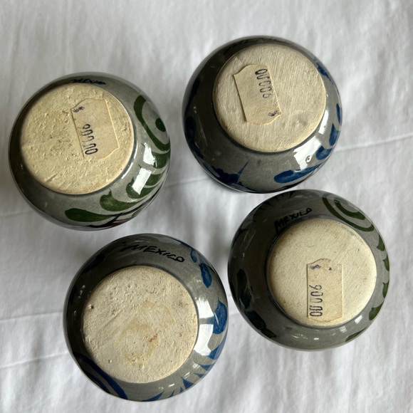 Four Small Mexican Vases - Picture 5 of 8